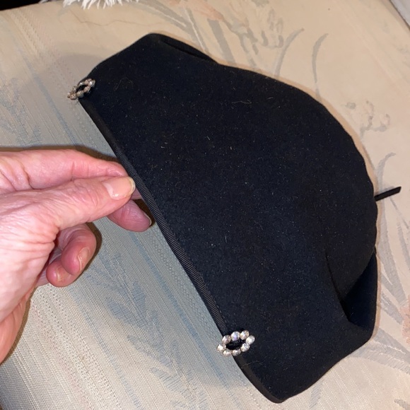 Vntg ladies Black velvet bonnet Hat w rhinestones Lazarus model Cincinnati beani - Picture 16 of 16
